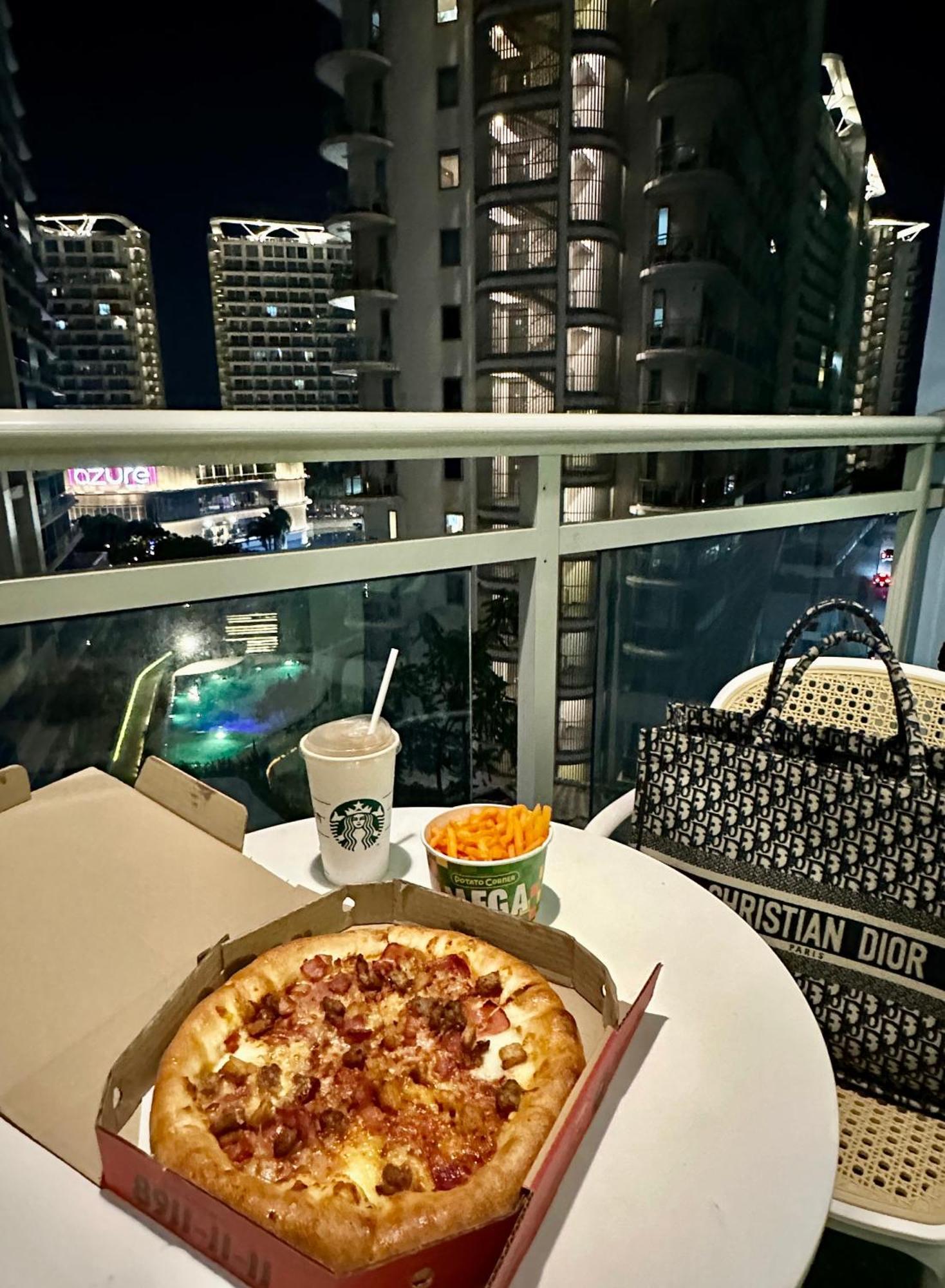 Azure Beach Club Taguig Exterior photo